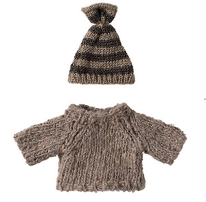 Knitted sweater and hat, Big brother mouse