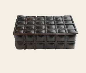 Me Cuadra Heavy Cast Iron Box