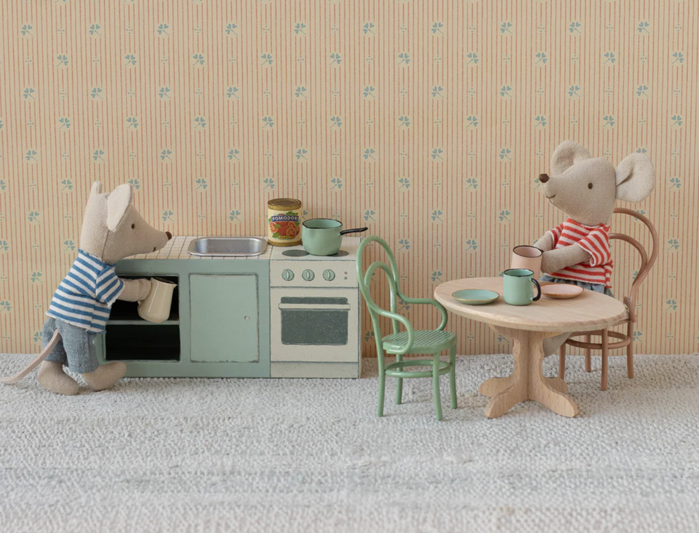 Kitchen Counter, Mouse