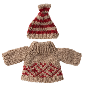 Knitted sweater and hat, Mum mouse