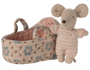 Baby mouse in carry cot - Rose