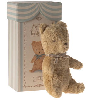 My first teddy - Sand
